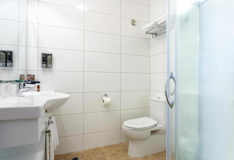 חדר סטנדרט מקשר, Tuakau