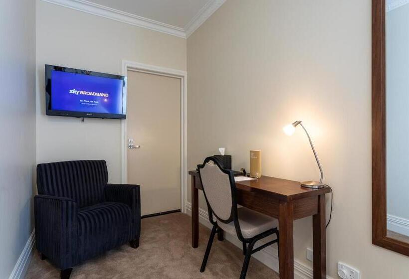 חדר סטנדרט מקשר, Tuakau