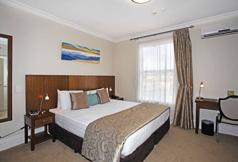 חדר סטנדרט מקשר, Tuakau