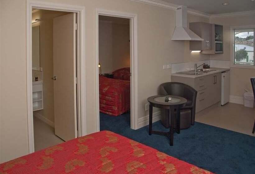 דירת חדר, Tuakau