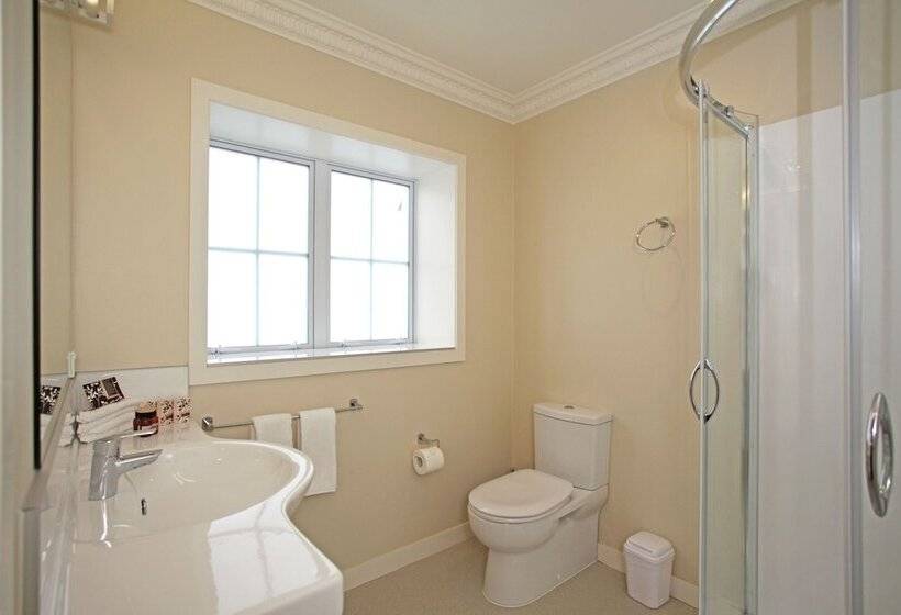 חדר סטודיו סטנדרד, Tuakau