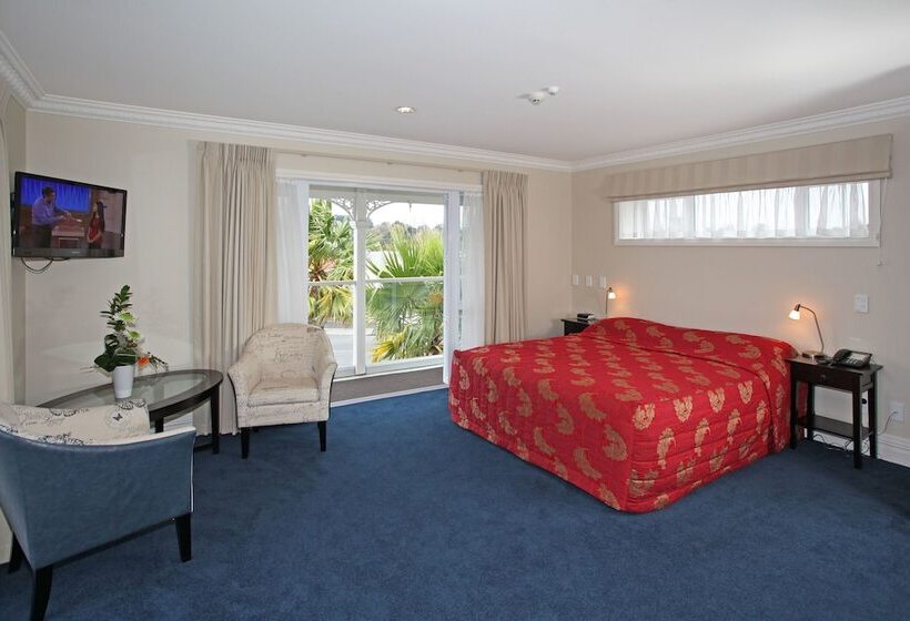 חדר סטודיו סטנדרד, Tuakau