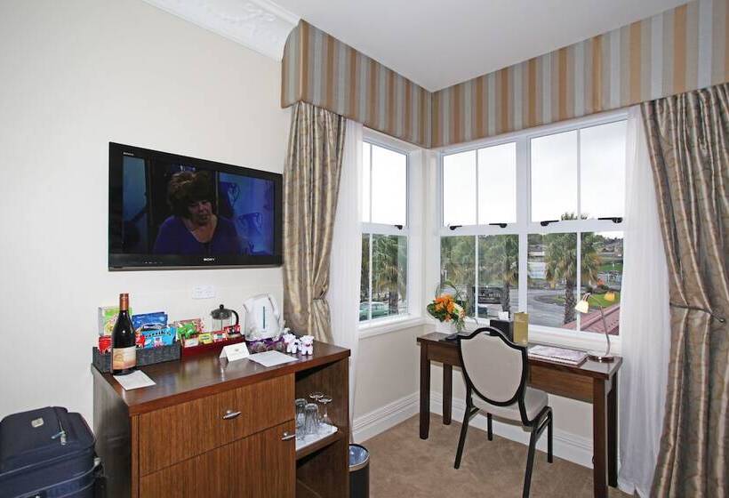 חדר פרמיום, Tuakau