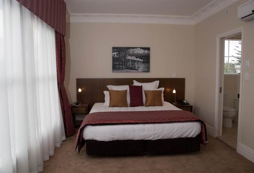 חדר פרמיום, Tuakau