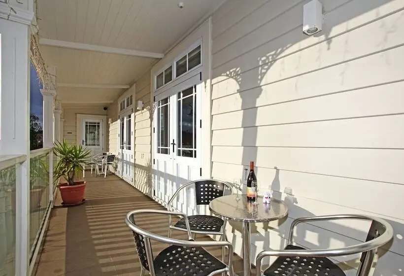 バルコニー付プレミアムルーム, Tuakau