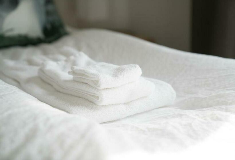 اتاق خانوادگی, West