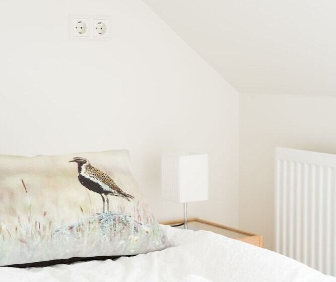 اتاق استاندارد, West