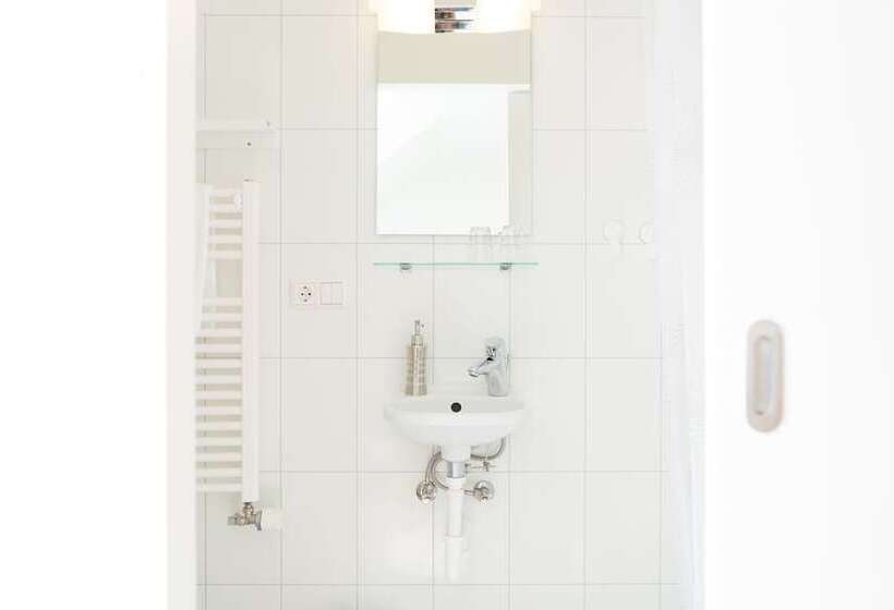 اتاق استاندارد یک نفره, West