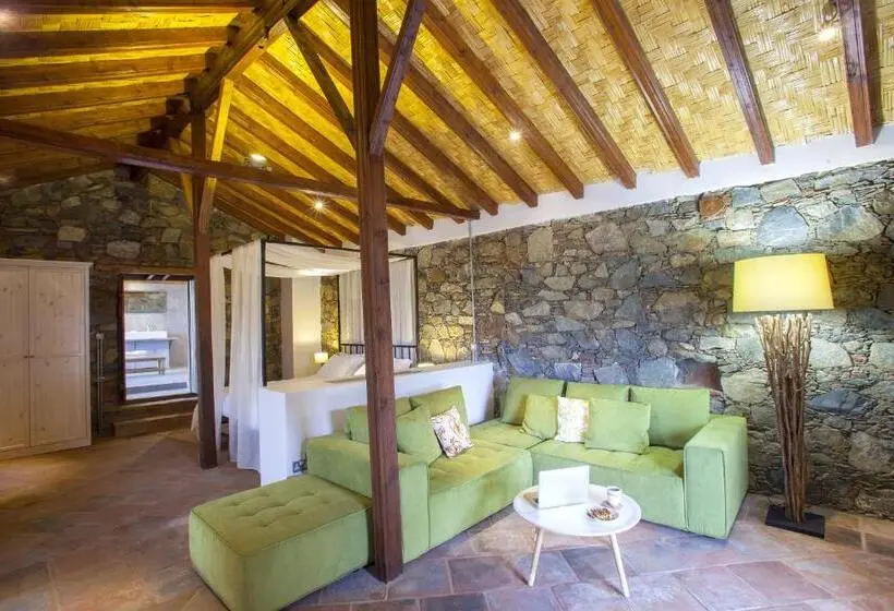 Suite Junior, Lyhnos