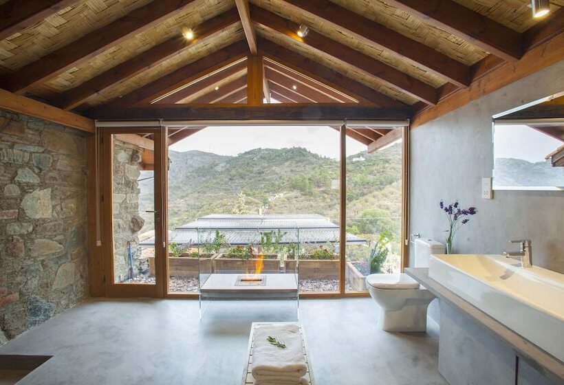 סוויטת ג'וניור, Lyhnos