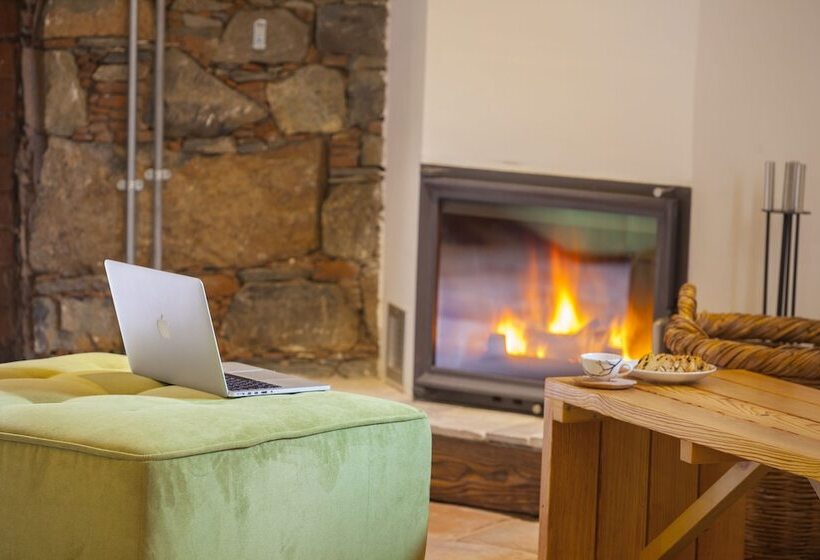 סוויטת ג'וניור, Lyhnos