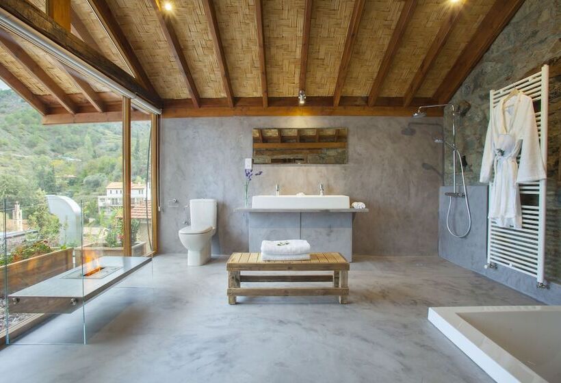 סוויטת ג'וניור, Lyhnos