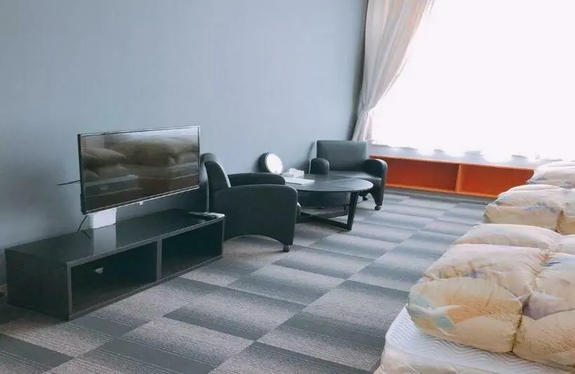 スタンダードスタジオ, Kibotcha Hostel