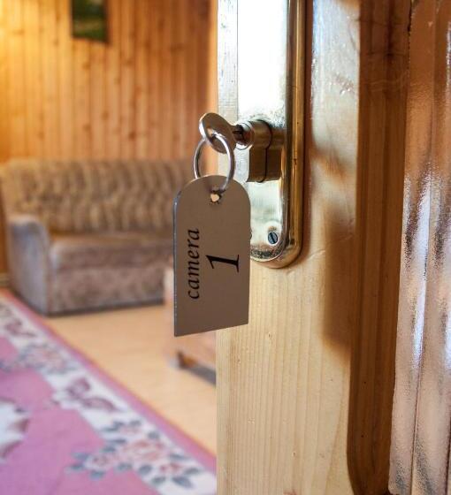 غرفة قياسية ثلاثية, Pensiunea Sarmis