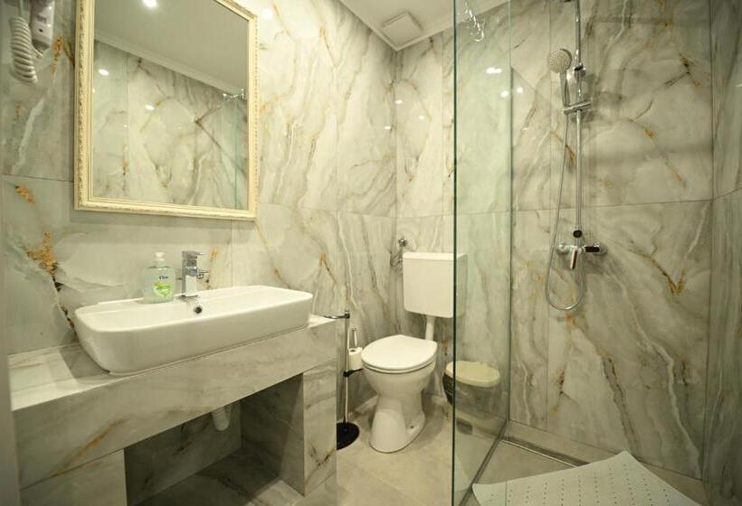 غرفة قياسية, Pensiunea Sarmis