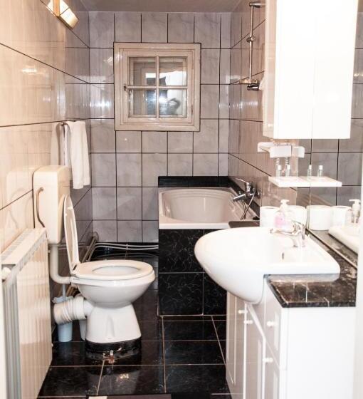 جناح, Pensiunea Sarmis