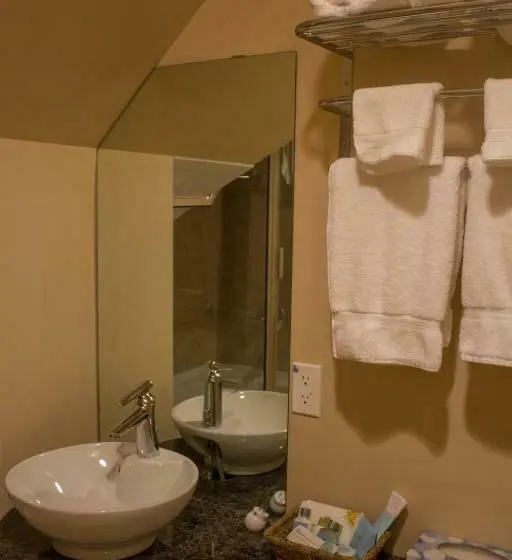スイート, Genelle House B&b Guest House