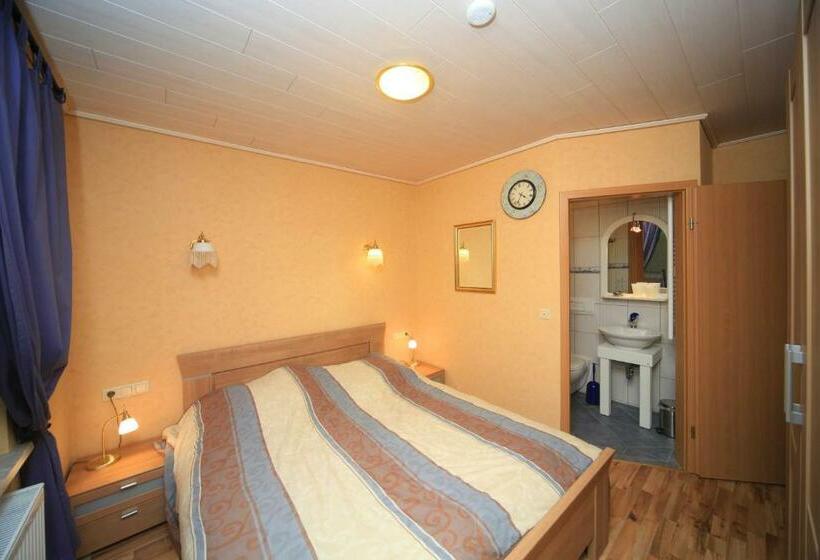 Номер Basic, Altes Zollhaus Nähe Luxemburg
