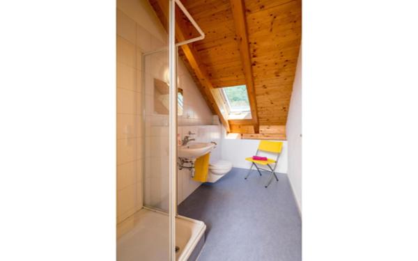 Quarto Standard Casa de Banho Partilhada, Garni Maggia