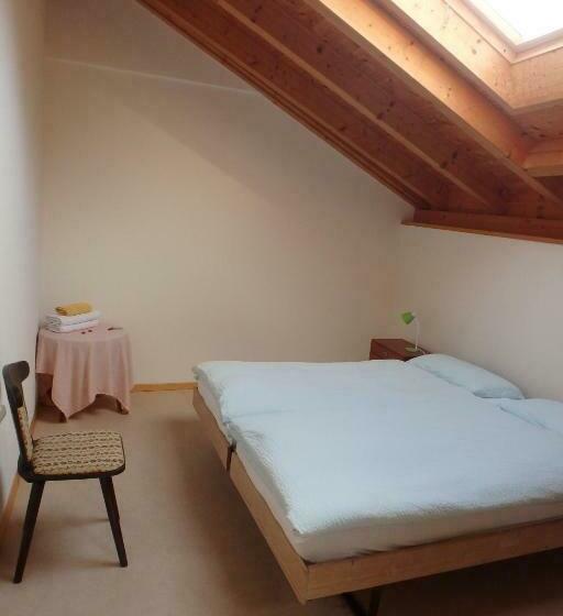 Quarto Standard Casa de Banho Partilhada, Garni Maggia