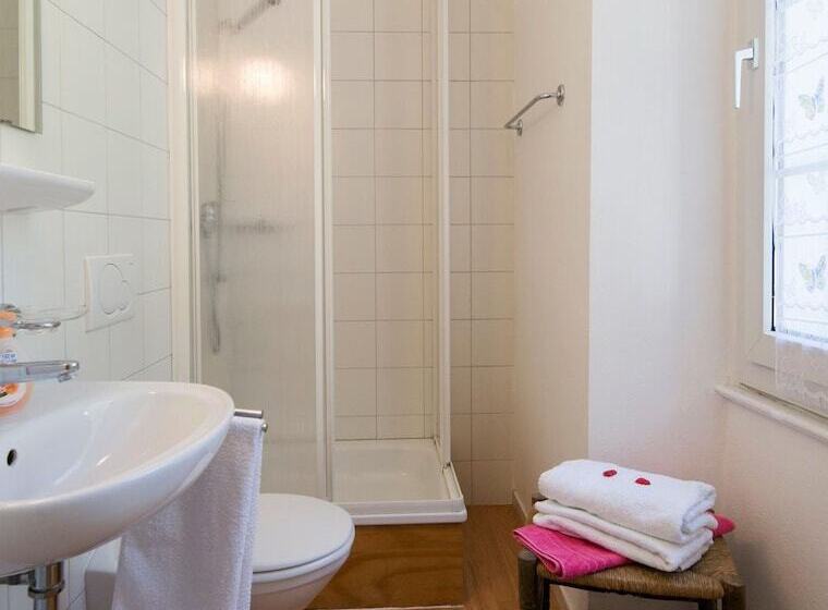 Quarto Estandar, Garni Maggia