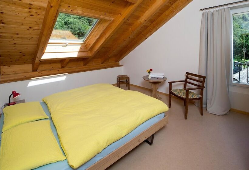 Quarto Standard Individual Casa de Banho Partilhada, Garni Maggia