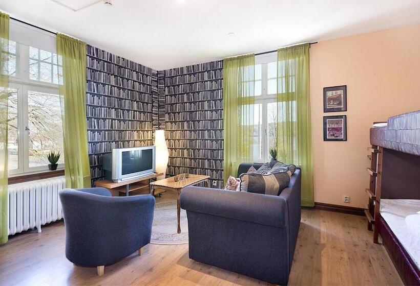 Семейный Номер, L Aina