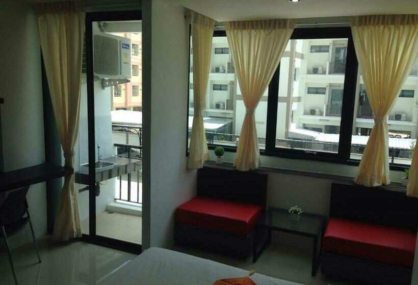 חדר סטודיו סטנדרד, Me 2 Kamphangsaen