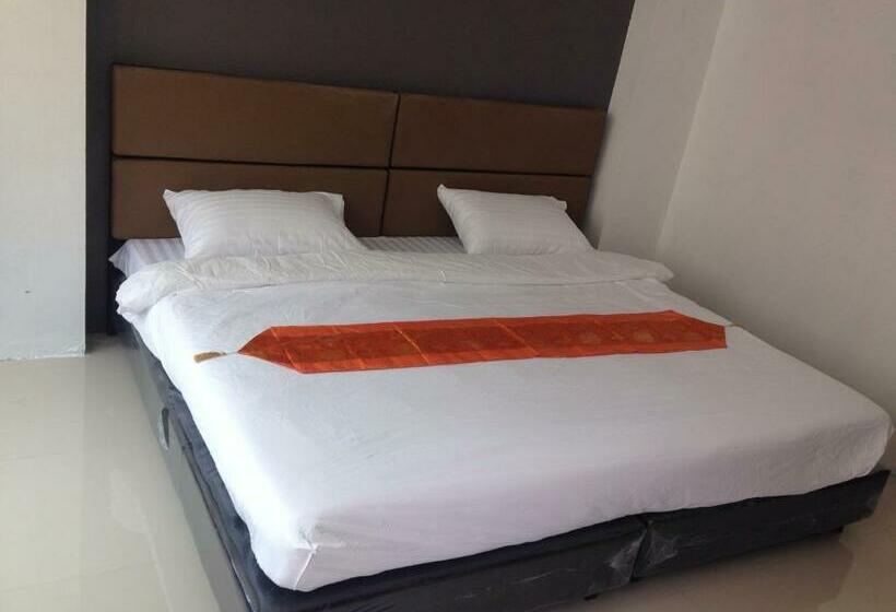 חדר סטודיו סטנדרד, Me 2 Kamphangsaen