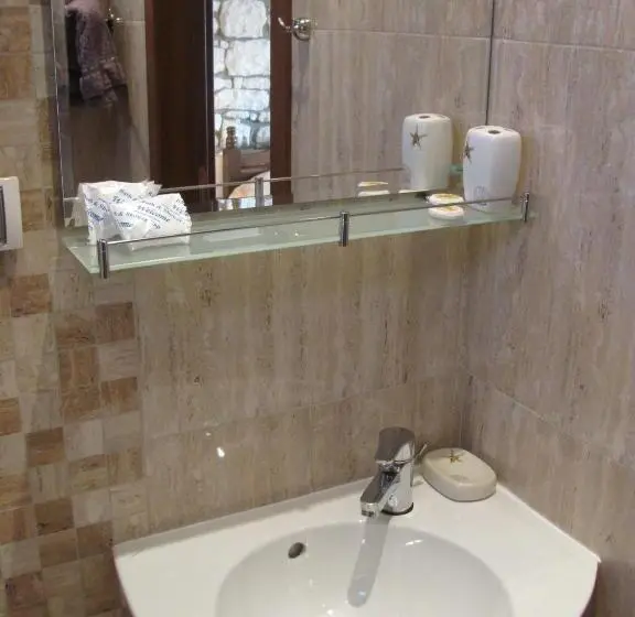 身障者適用キングサイズベッドルーム, Guest House Villa Elma