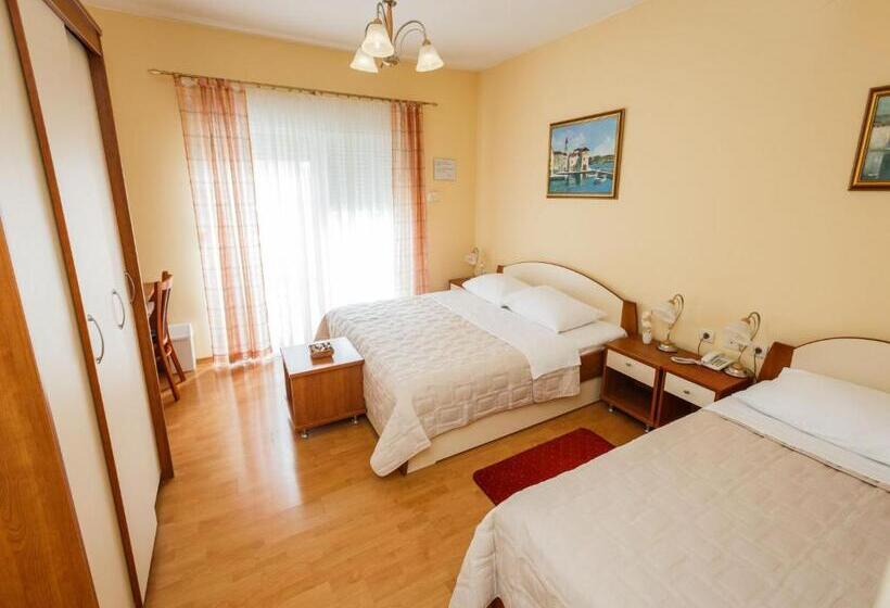 标准三人间, Adria