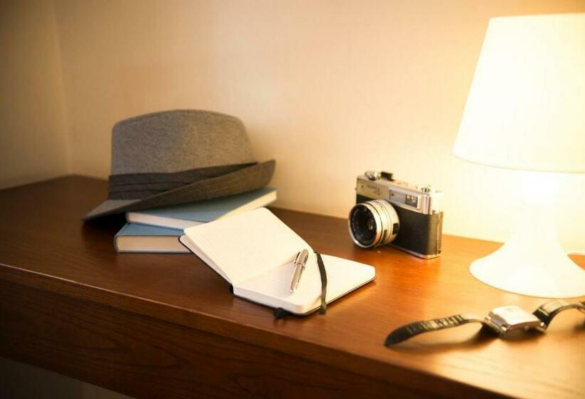 اتاق عادی, Aliados