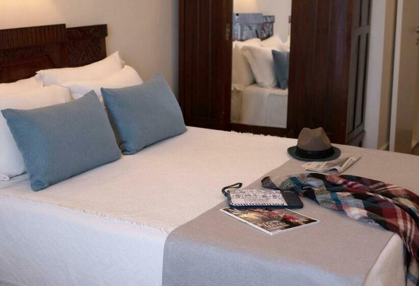 اتاق ساده با بالکن, Aliados