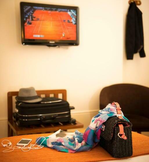 اتاق ساده با بالکن, Aliados