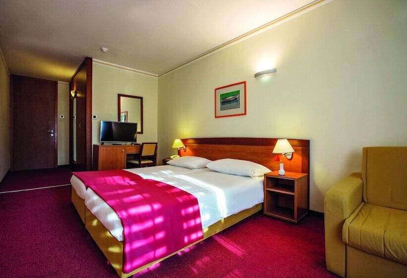 חדר סטנדרט נוף לים עם מרפסת, Amadria Park Beach Hotel Niko