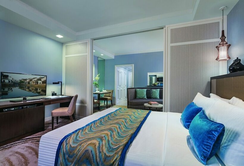 استودیوی لوکس, Ascott Makati