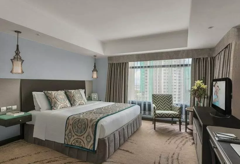 استودیوی لوکس, Ascott Makati
