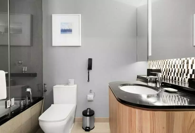 استودیوی لوکس, Ascott Makati
