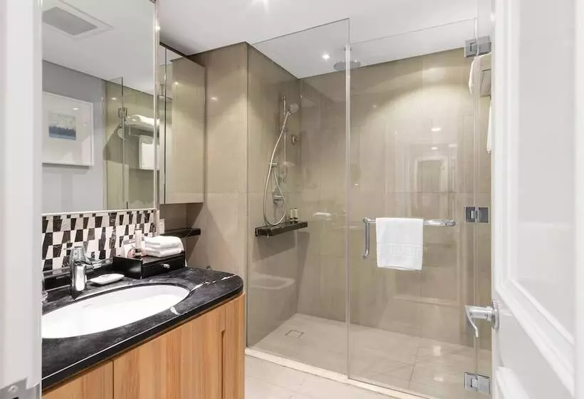 استودیوی لوکس, Ascott Makati