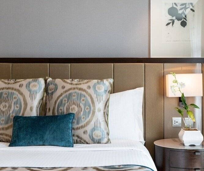 استودیوی لوکس, Ascott Makati