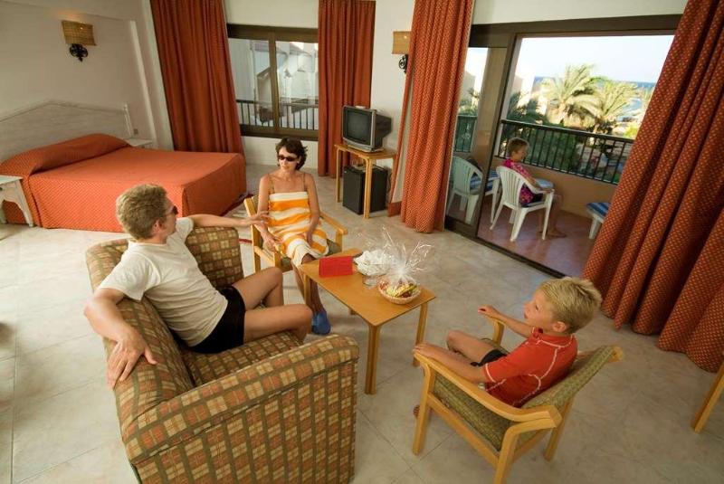 سوییت جونیور با چشم‌انداز دریا, Flamenco Beach & Resort Quseir