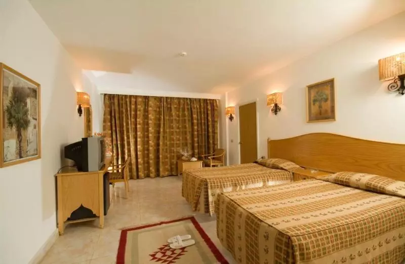 اتاق استاندارد سه تخته با چشمانداز باغ, Flamenco Beach & Resort Quseir