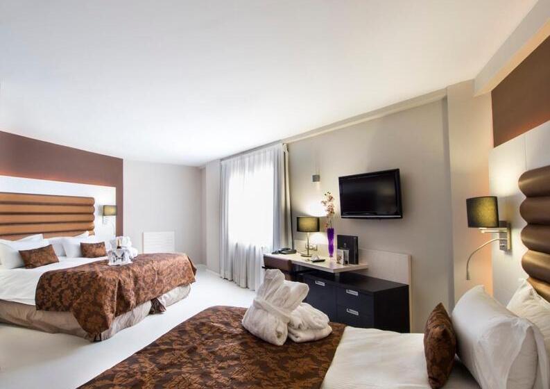 اتاق خانوادگی با چشمانداز کوه, Princesa Parc