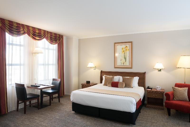 غرفة تنفيذية, The Chancellor On Currie