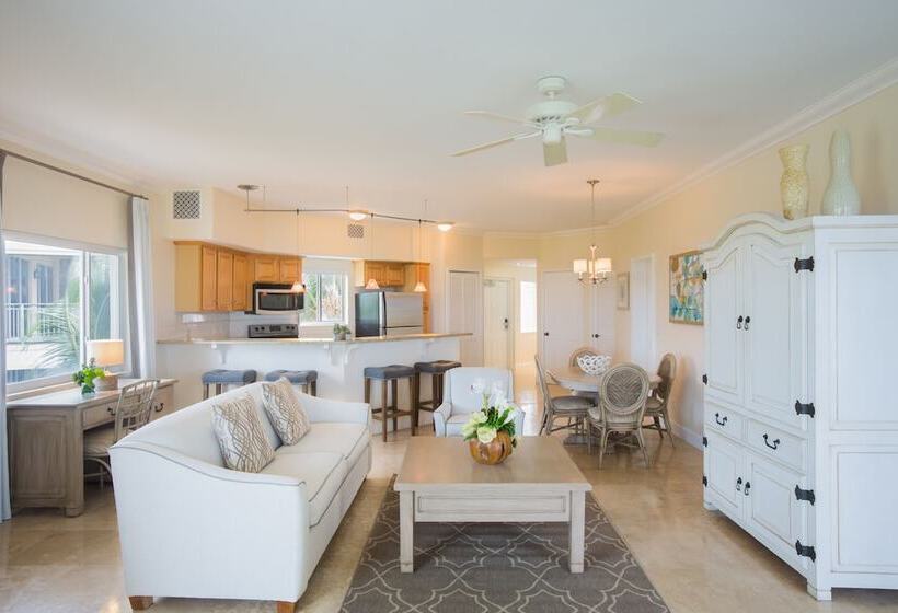 سوییت با چشم‌انداز باغ, The Sands At Grace Bay