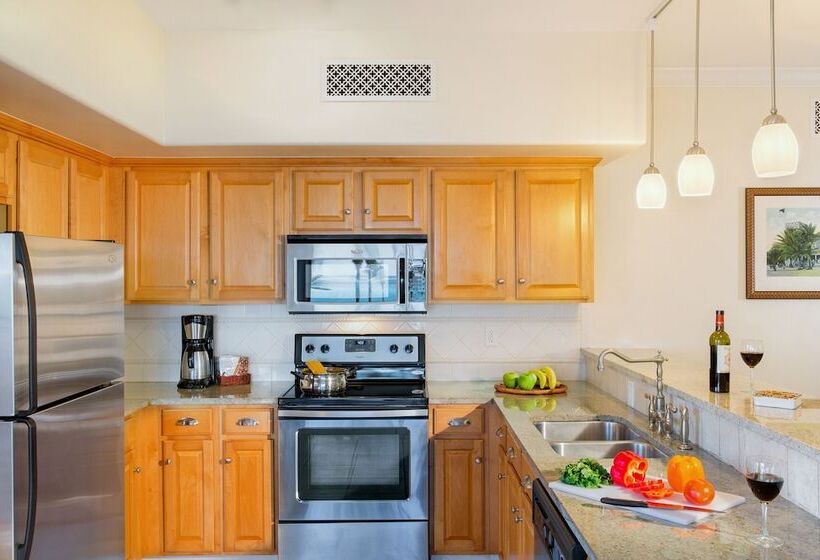 سوییت با چشم‌انداز باغ, The Sands At Grace Bay