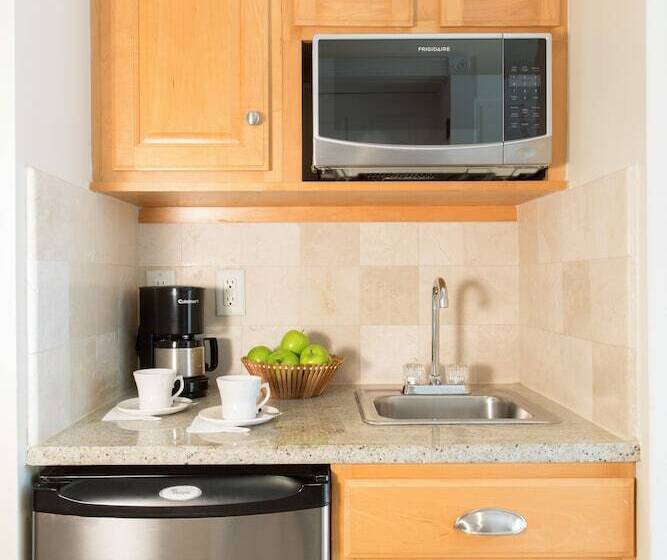 سوئیت جونیور با چشم‌انداز باغ, The Sands At Grace Bay