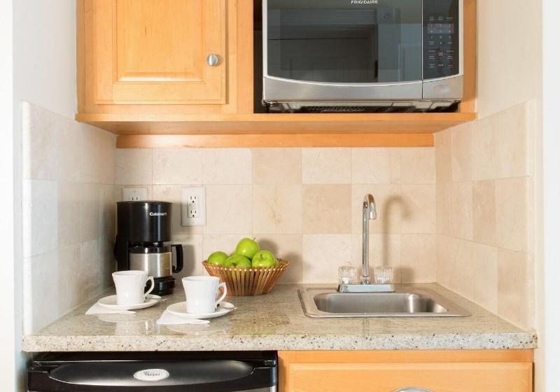 سوییت جونیور با چشم‌انداز دریا, The Sands At Grace Bay