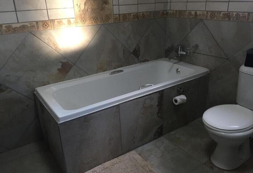 غرفة ديلوكس سرير كينج, Baobab Lane Lodge