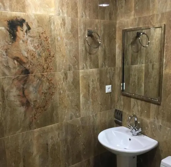コンフォートトリプルルーム, Guesthouse Chambarak